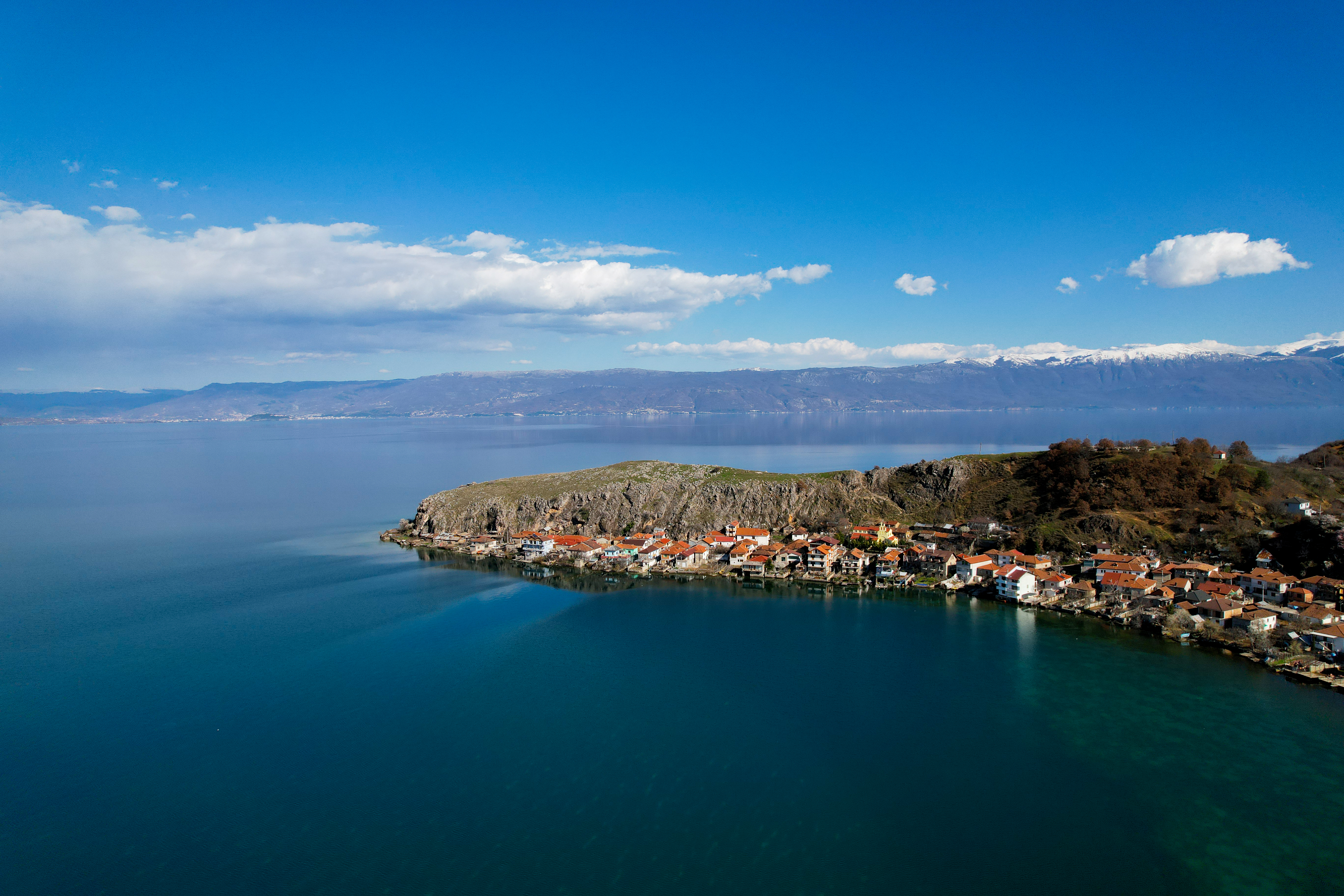 Tra laghi, montagne e tradizione: viaggio lento nell’Albania che non ti aspetti